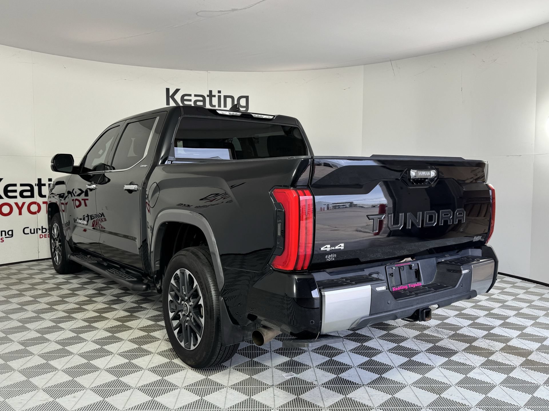 Used 2024 Toyota Tundra Limited w/ Power Package AWD/4WD image 7