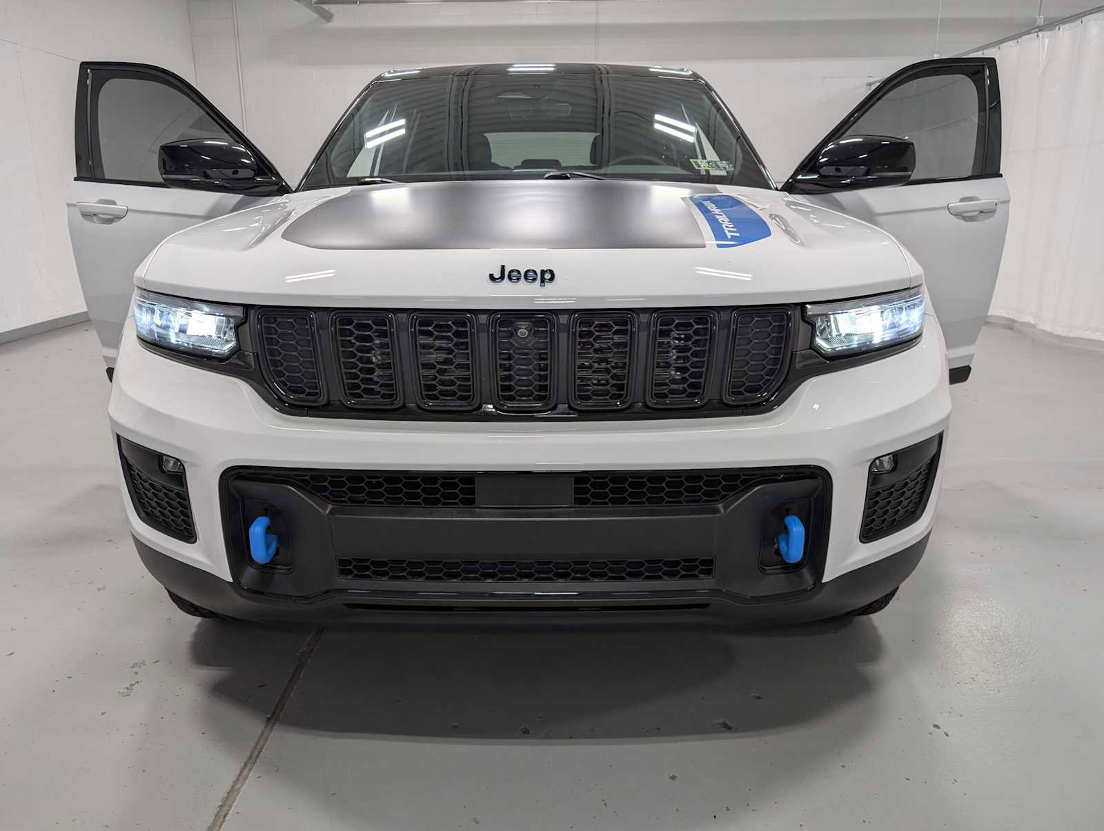 Used 2024 Jeep Grand Cherokee Trailhawk image 18