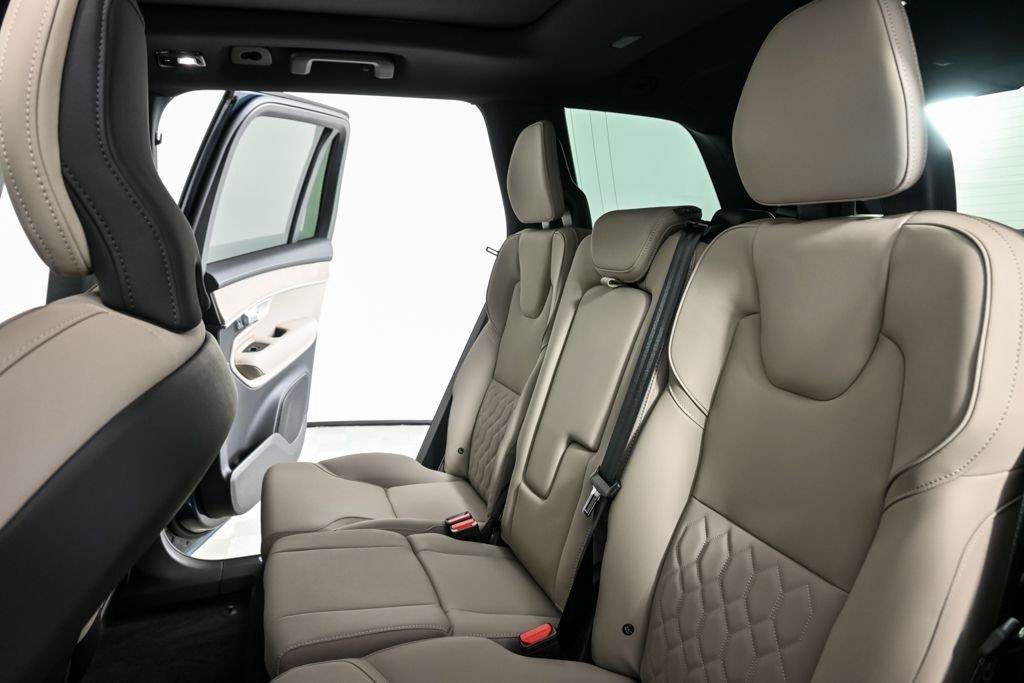 Used 2026 Volvo XC90 B6 Plus w/ Protection Package Premier AWD/4WD image 23