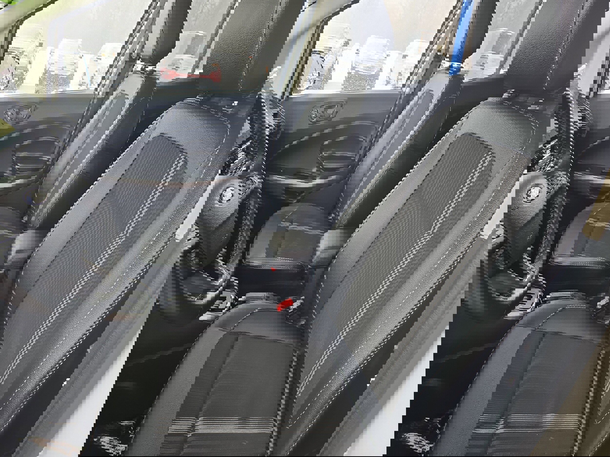 Used 2019 Ford EcoSport SES w/ SES Black Appearance Package image 11