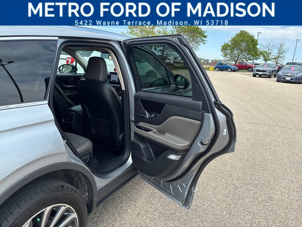 Used 2023 Lincoln Corsair Reserve AWD/4WD image 31