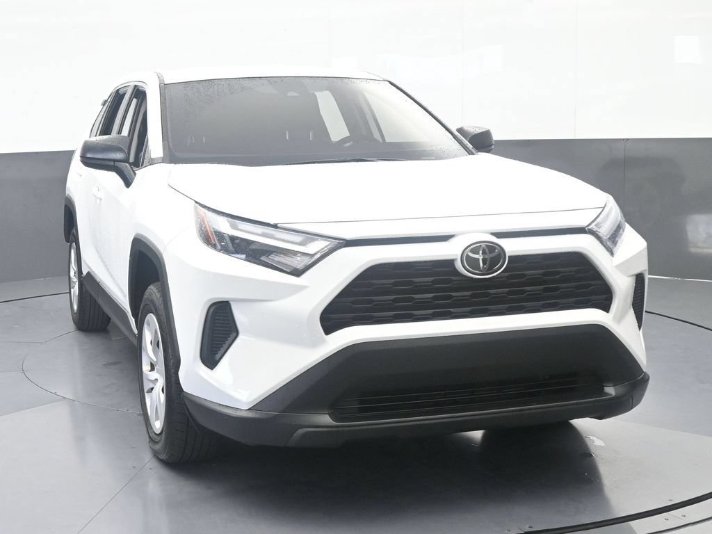 Used 2025 Toyota RAV4 LE AWD/4WD image 9