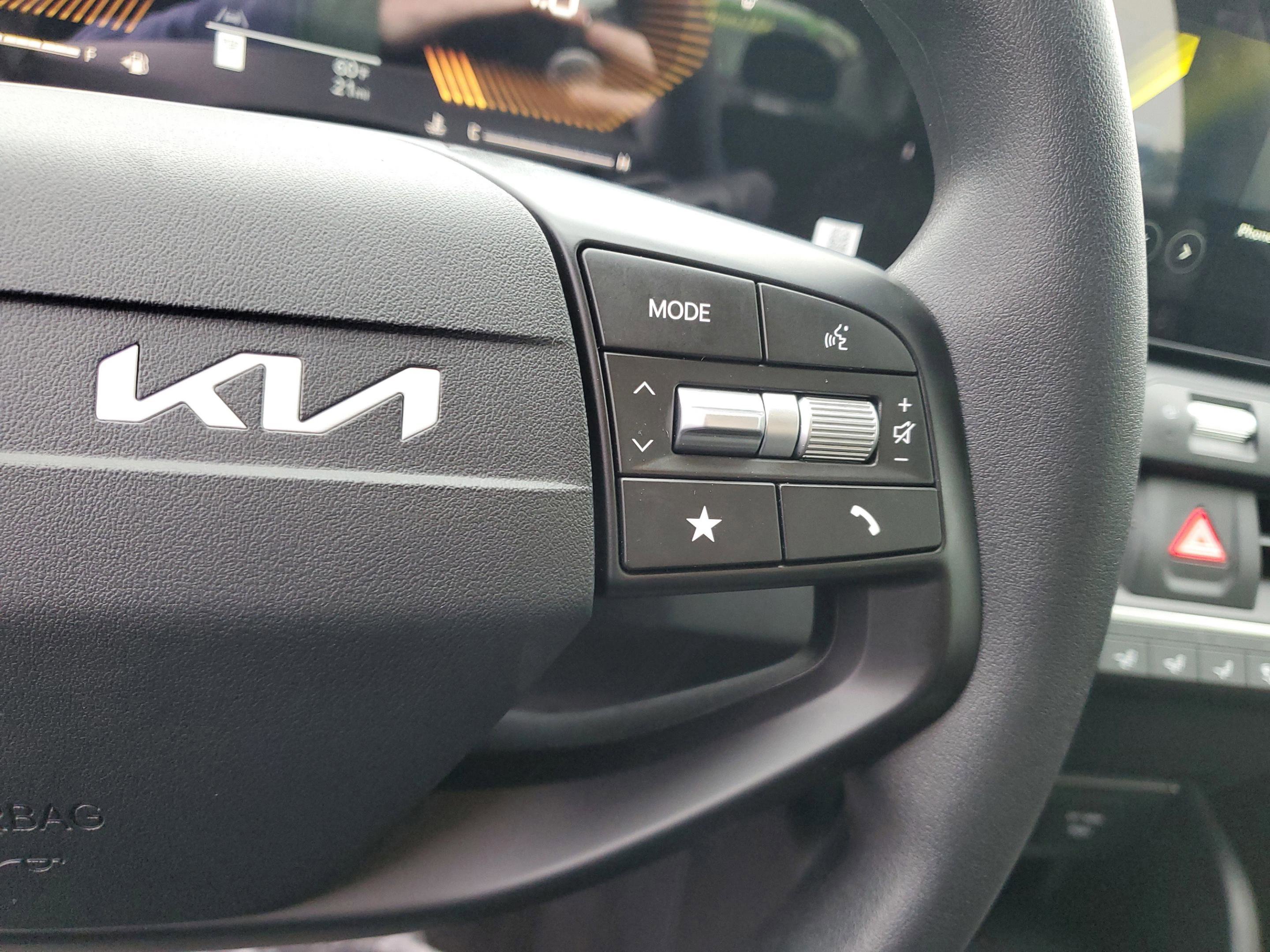 New 2025 Kia K4 LXS image 9