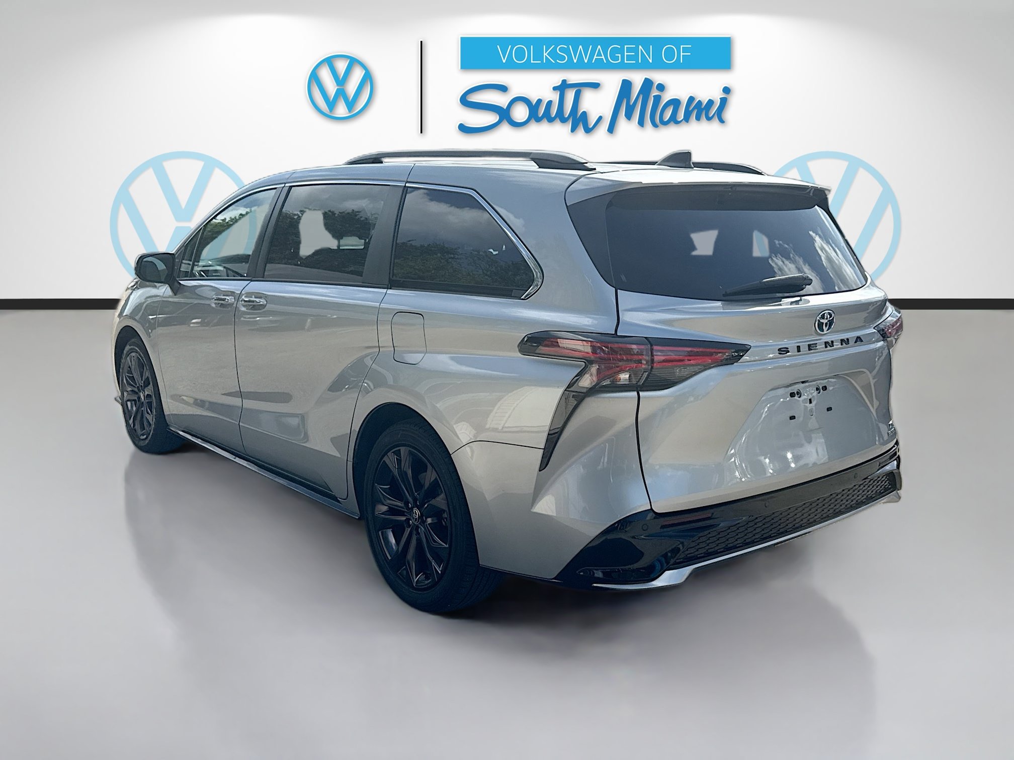Used 2022 Toyota Sienna XSE FWD image 5