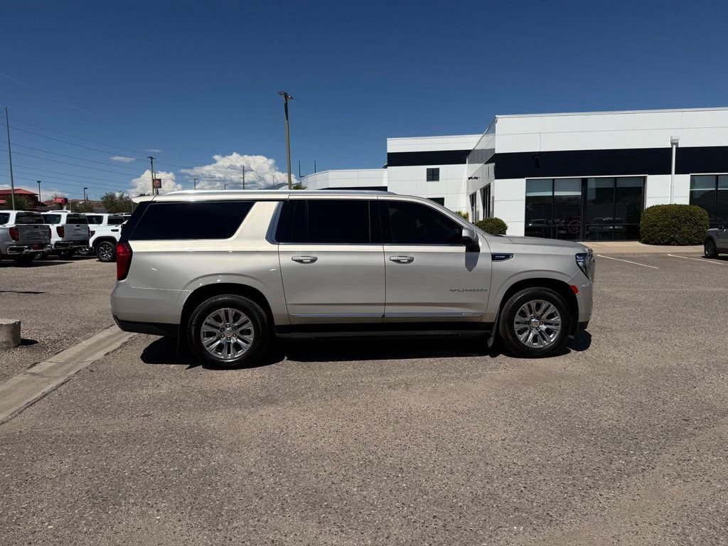Used 2023 GMC Yukon XL SLT w/ SLT Luxury Package AWD/4WD image 4