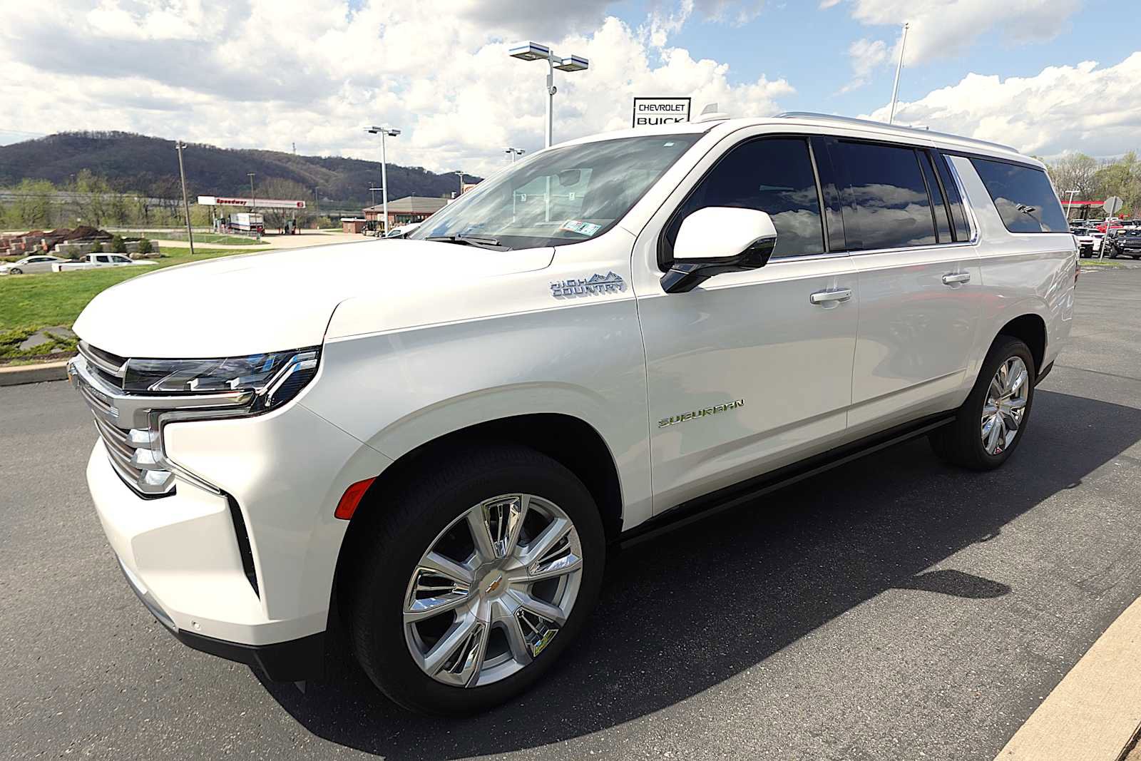 Used 2024 Chevrolet Suburban High Country AWD/4WD image 6