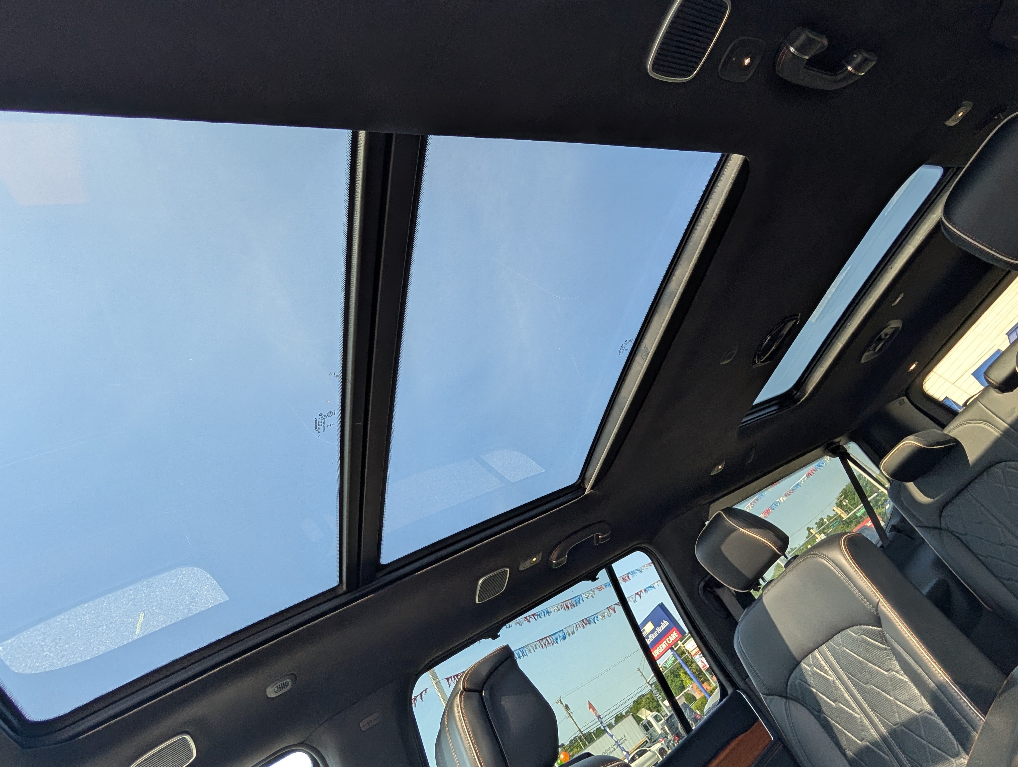 Used 2024 Jeep Grand Wagoneer L Series III AWD/4WD image 20