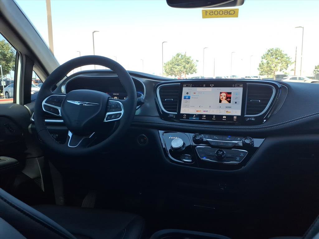 New 2026 Chrysler Pacifica Select image 10