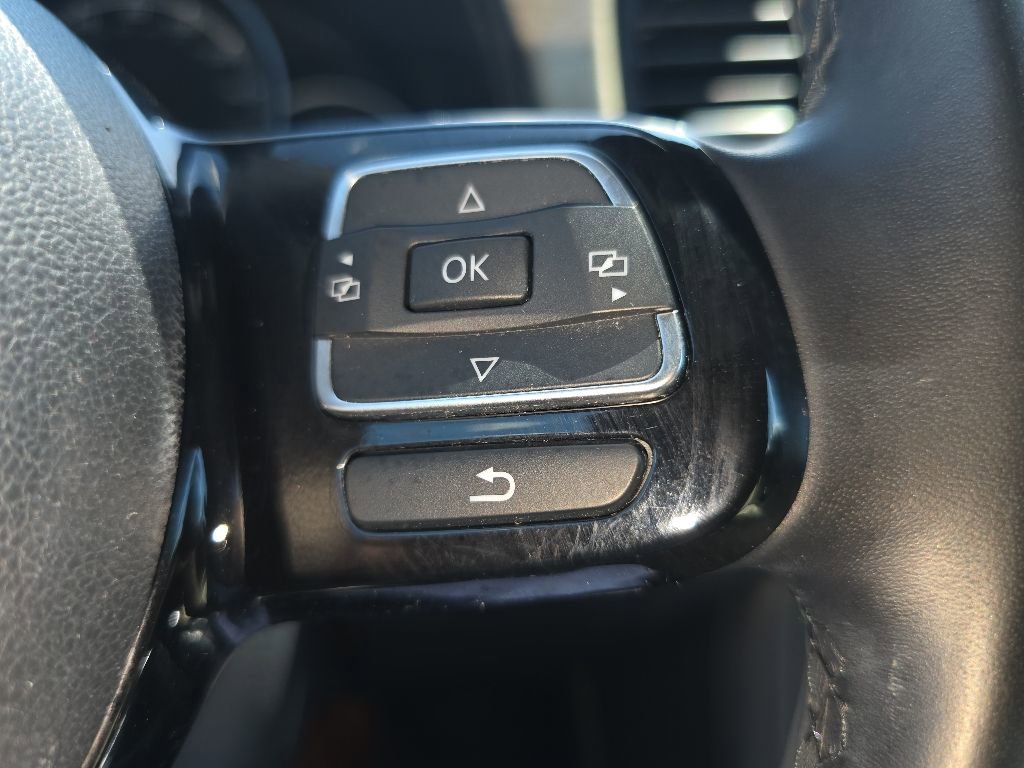 Used 2018 Volkswagen Beetle 2.0T FWD image 23