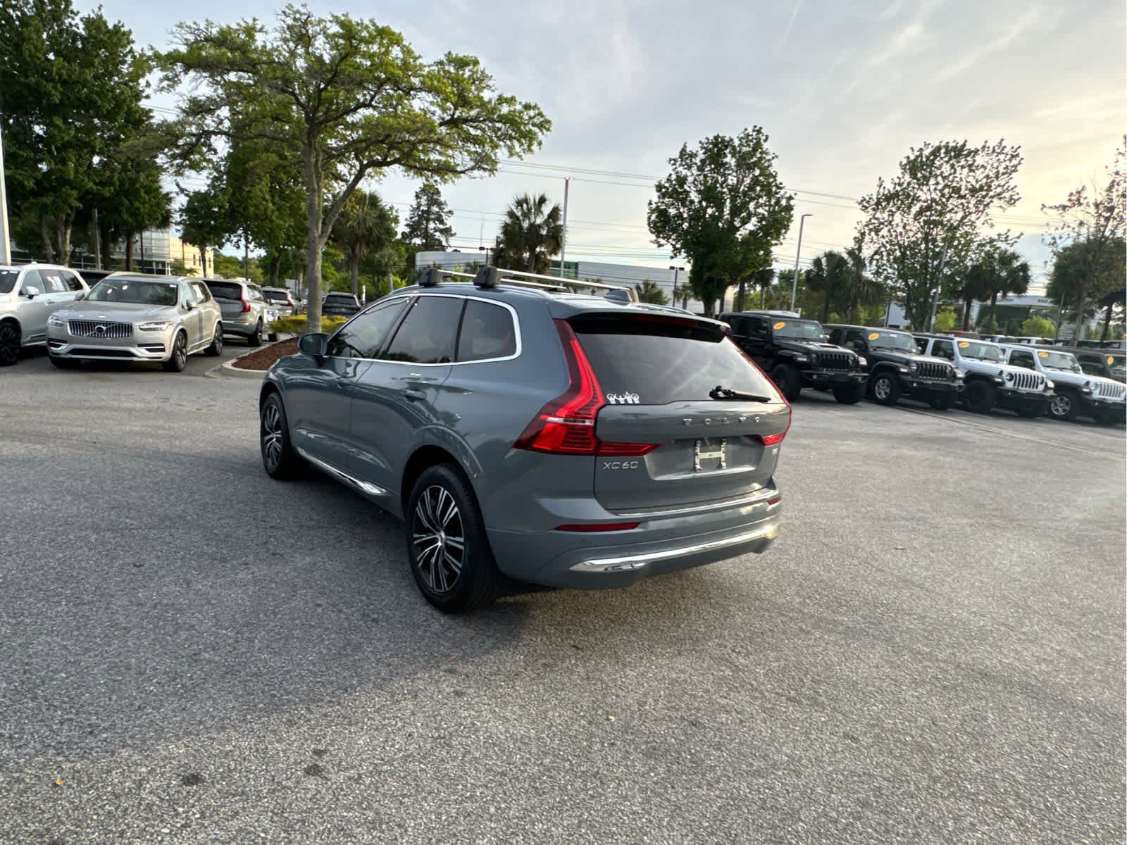 Used 2022 Volvo XC60 B5 Inscription w/ Protection Package Premier image 17