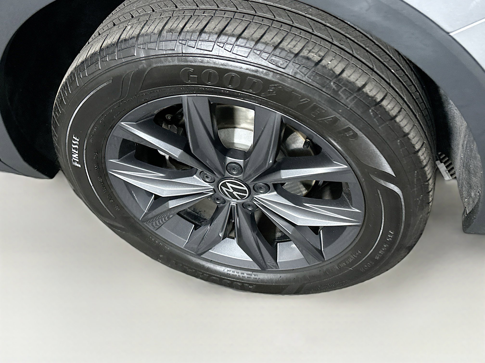 Used 2023 Volkswagen Tiguan SE image 11