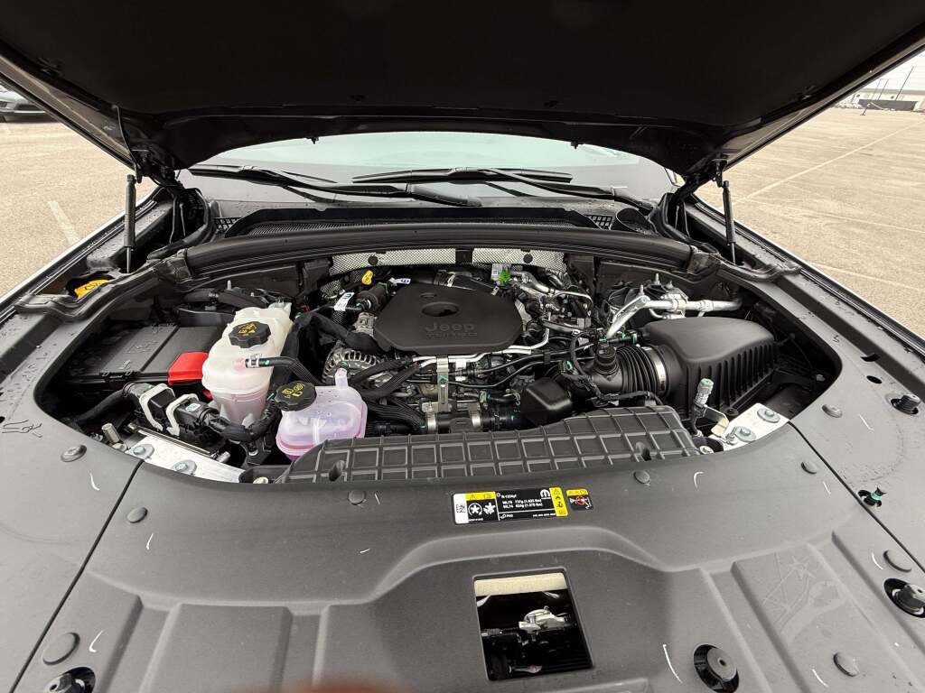 New 2026 Jeep Grand Cherokee Altitude image 19