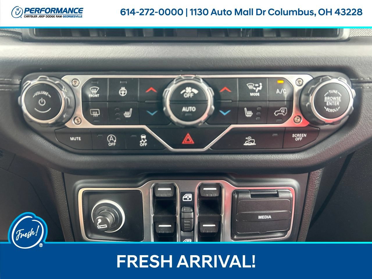 Used 2025 Jeep Wrangler Unlimited Sahara AWD/4WD image 23