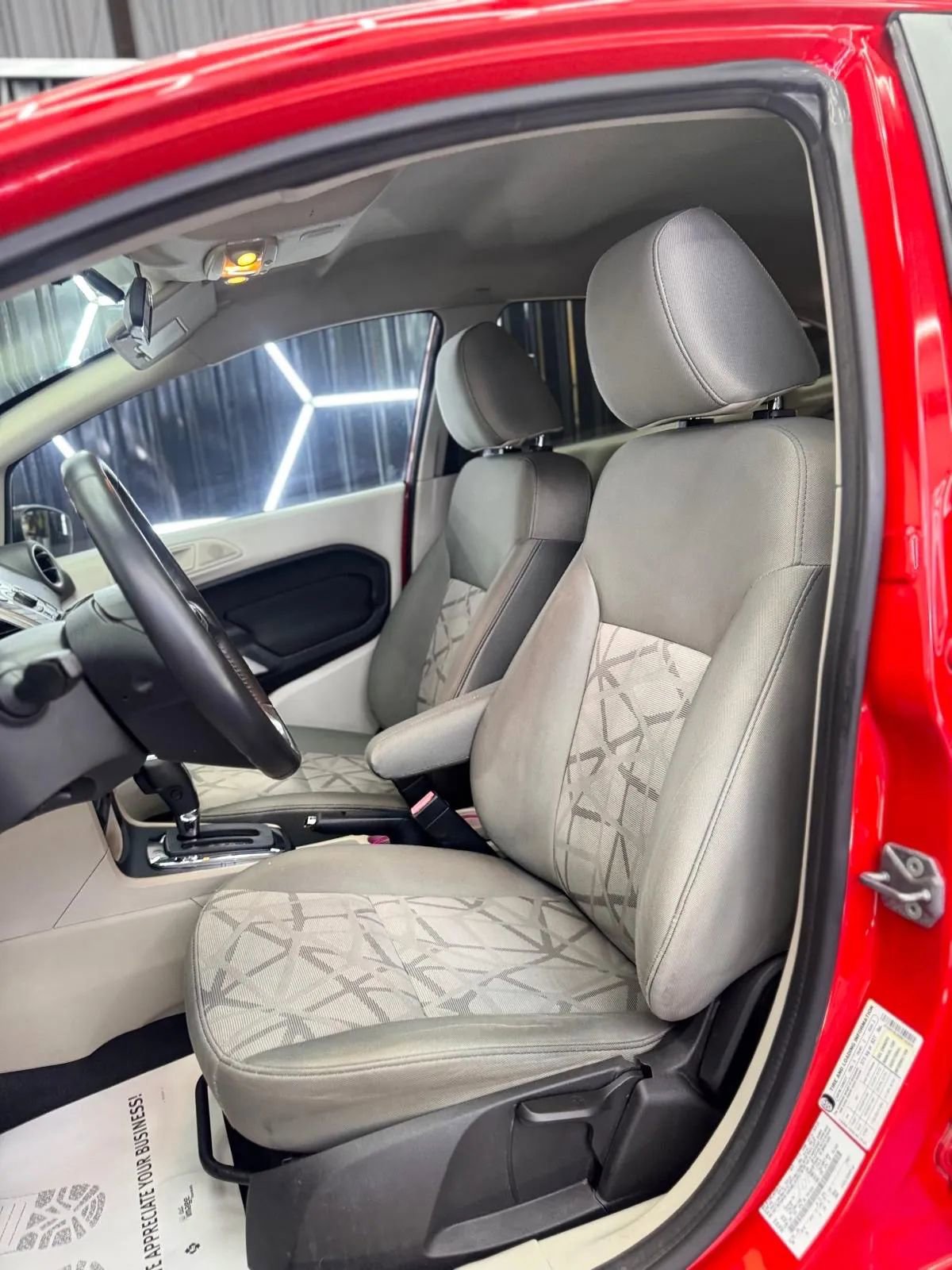 Used 2013 Ford Fiesta SE image 29