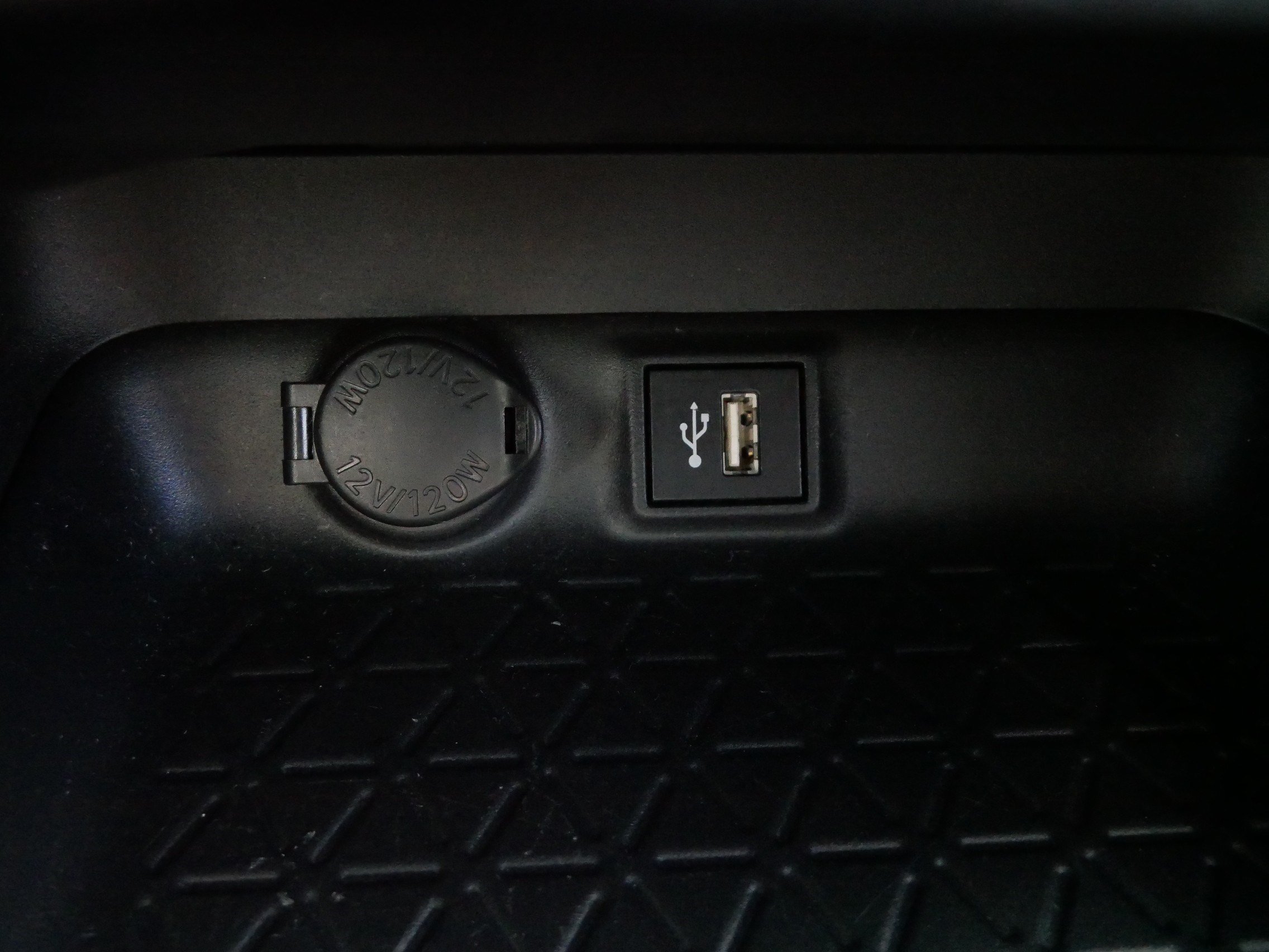 Used 2025 Toyota RAV4 LE AWD/4WD image 29