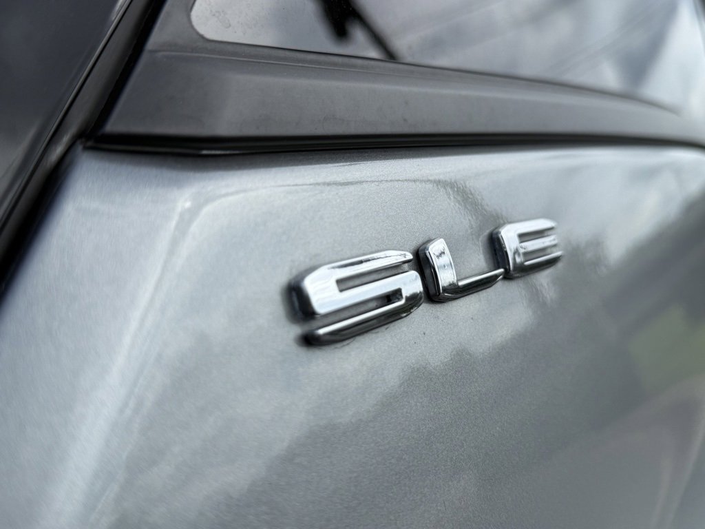 Used 2024 GMC Terrain SLE image 9