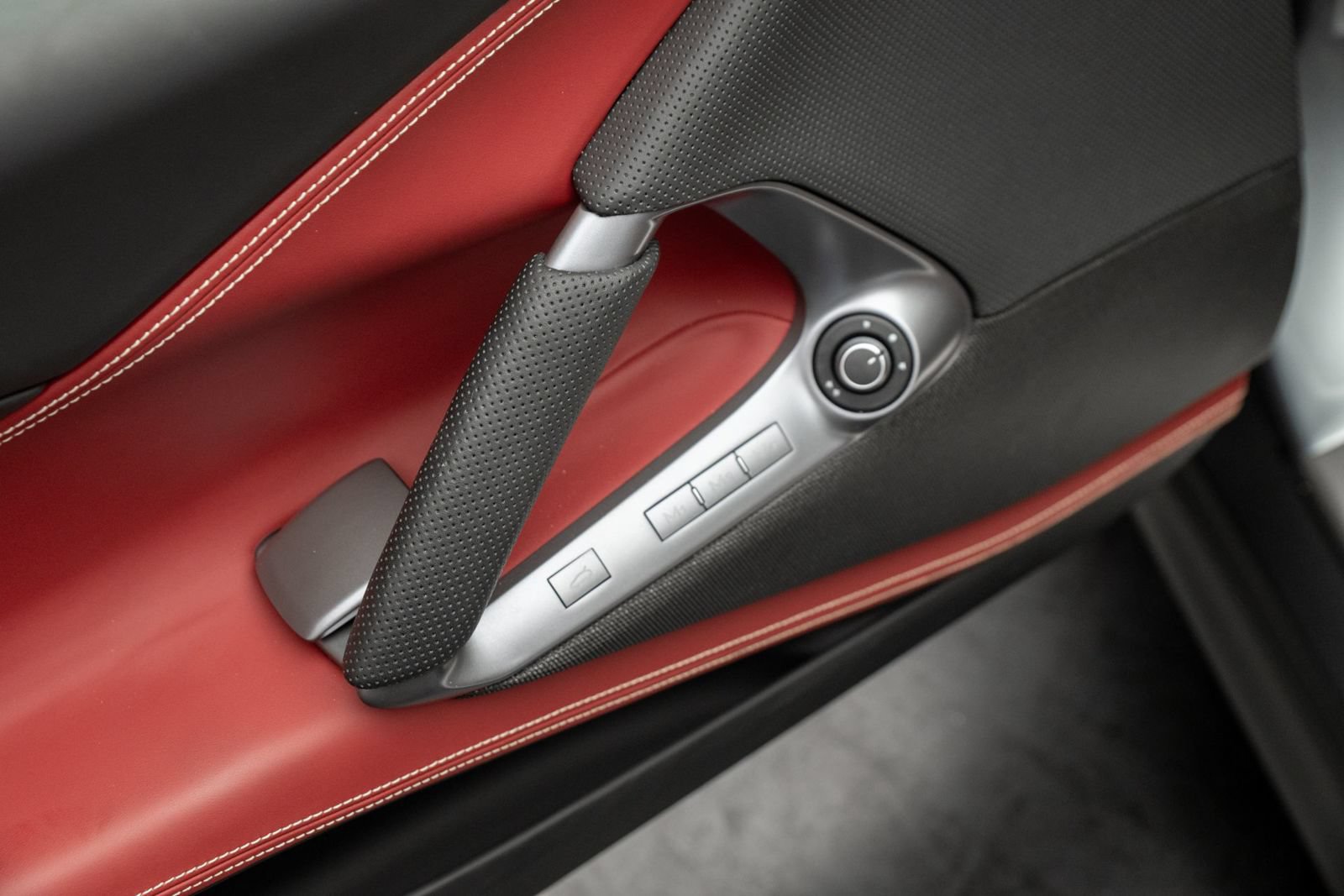 Used 2020 Ferrari 812 Superfast RWD image 17