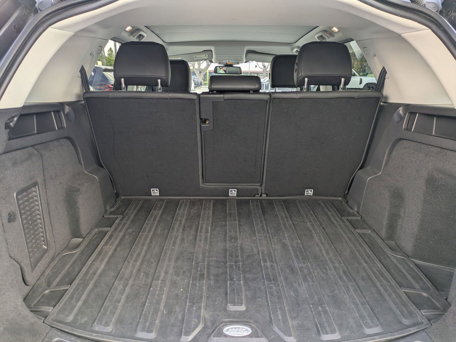 Used 2018 Land Rover Discovery Sport HSE image 28