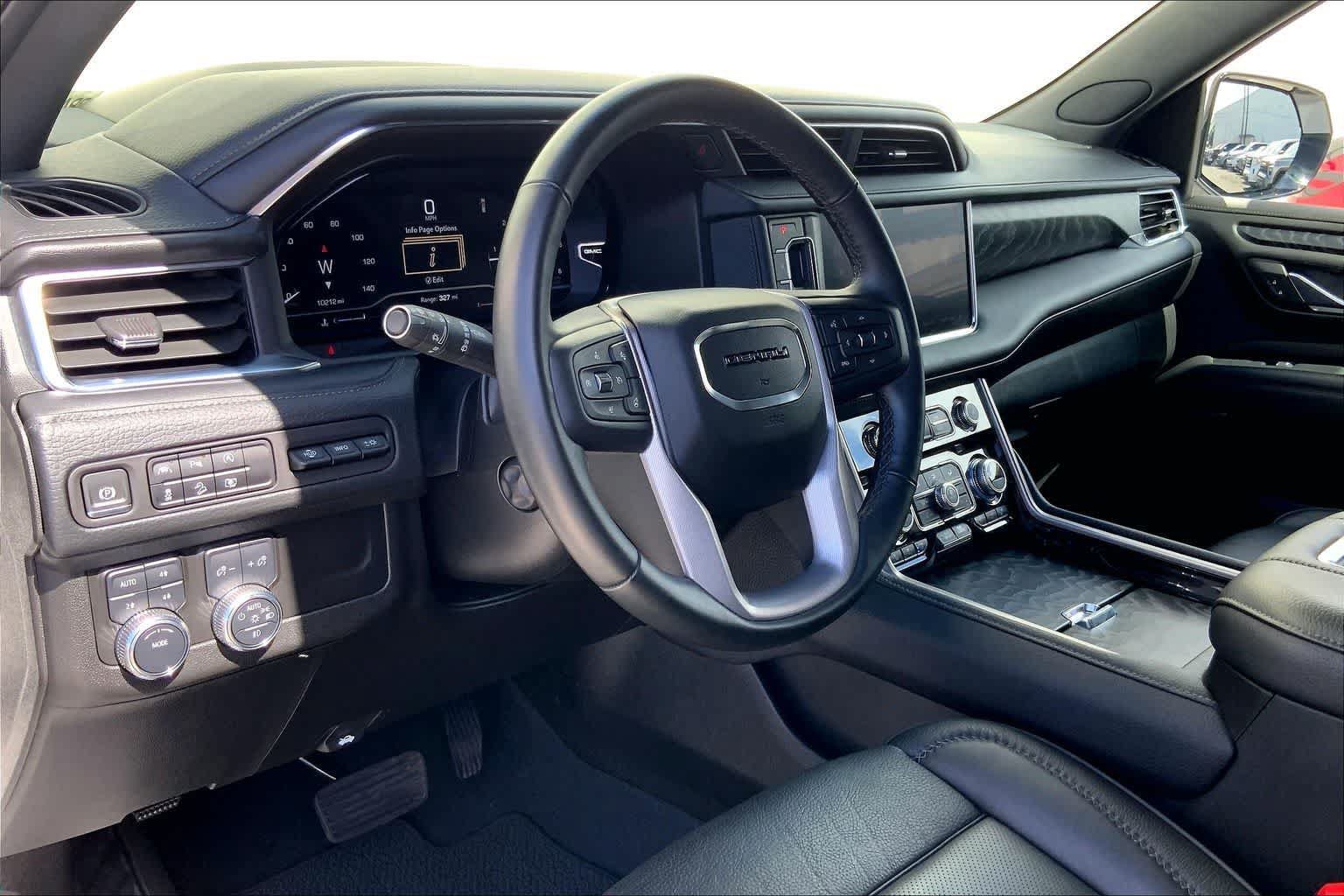 Used 2024 GMC Yukon Denali AWD/4WD image 2
