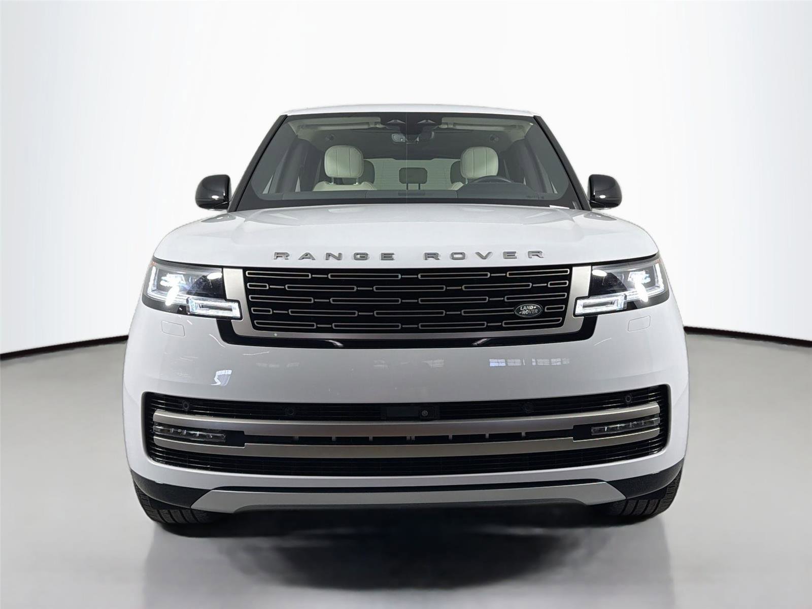 Certified 2025 Land Rover Range Rover SE AWD/4WD image 2