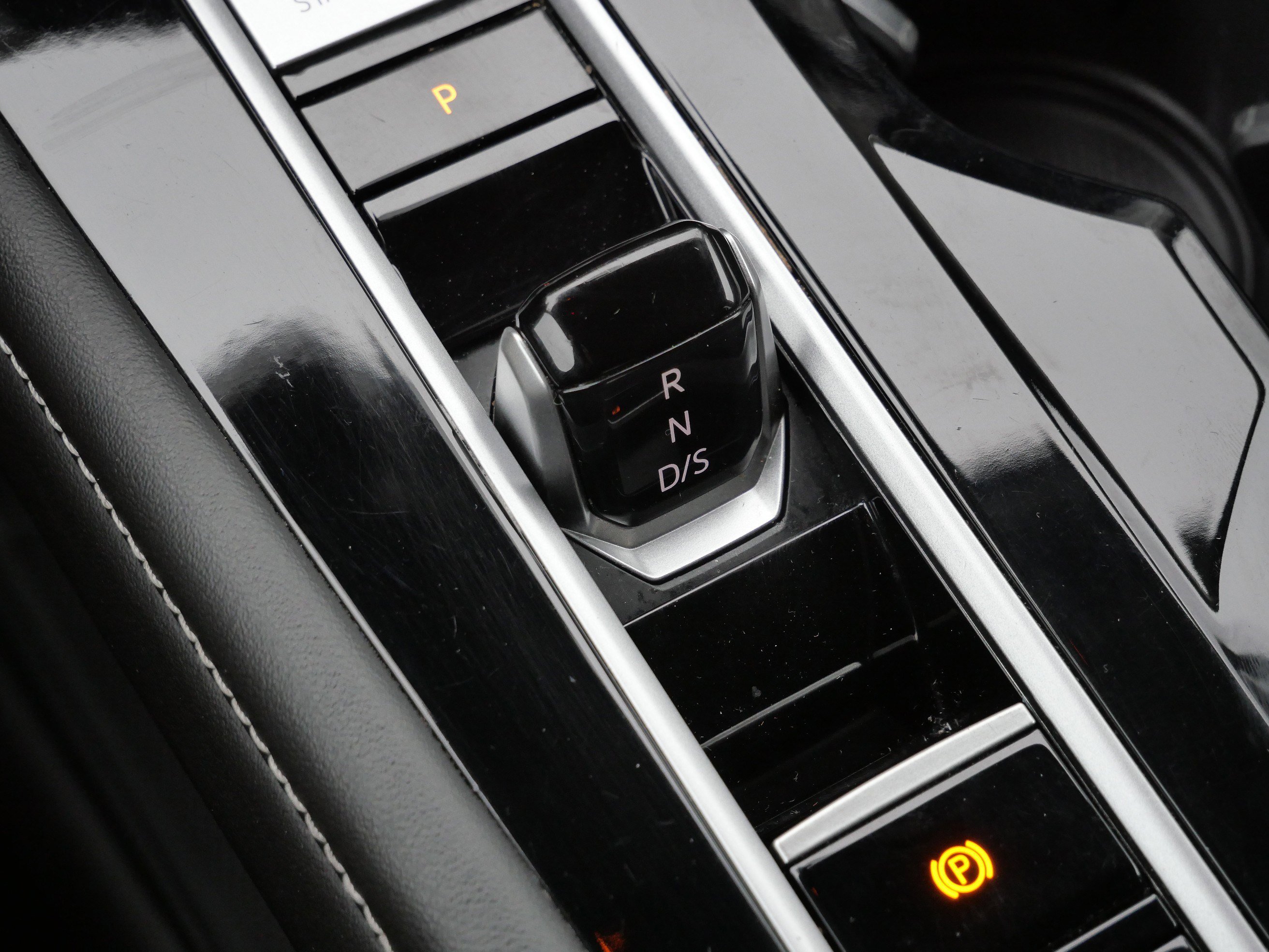 Certified 2024 Volkswagen Atlas SE image 25