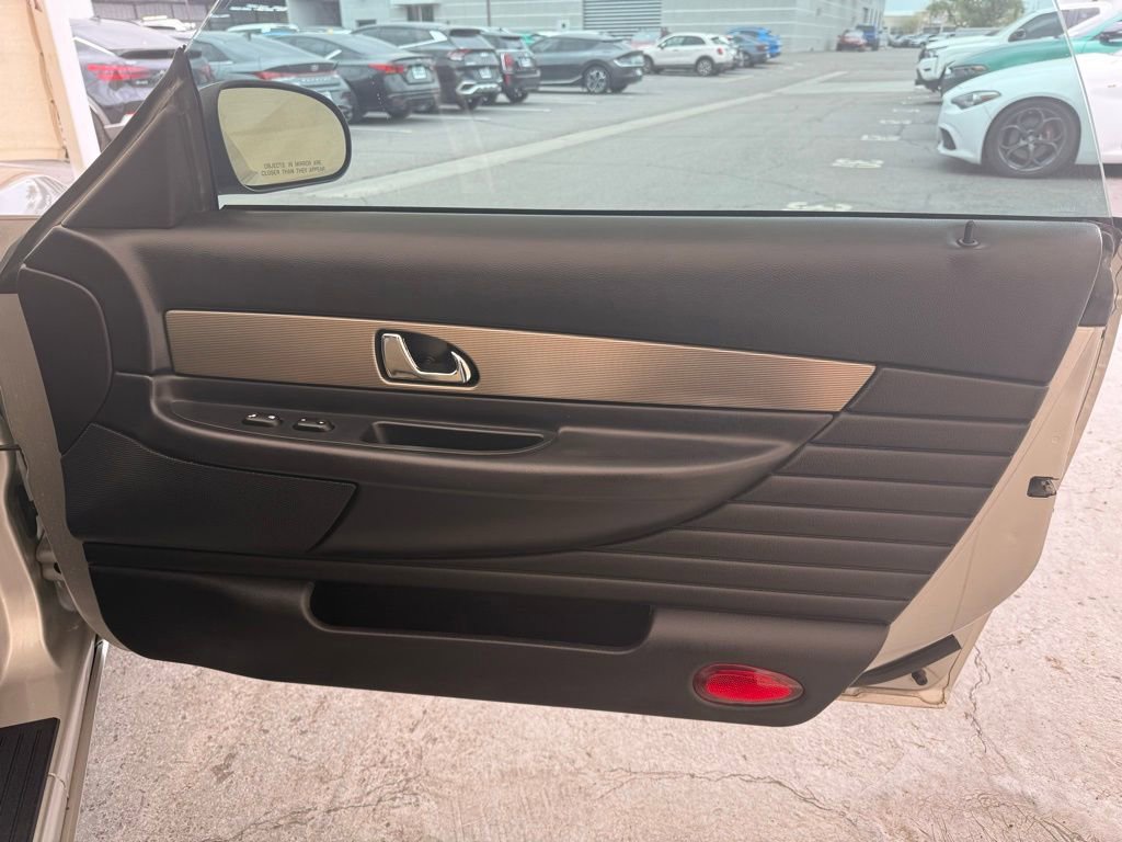 Used 2004 Ford Thunderbird image 12