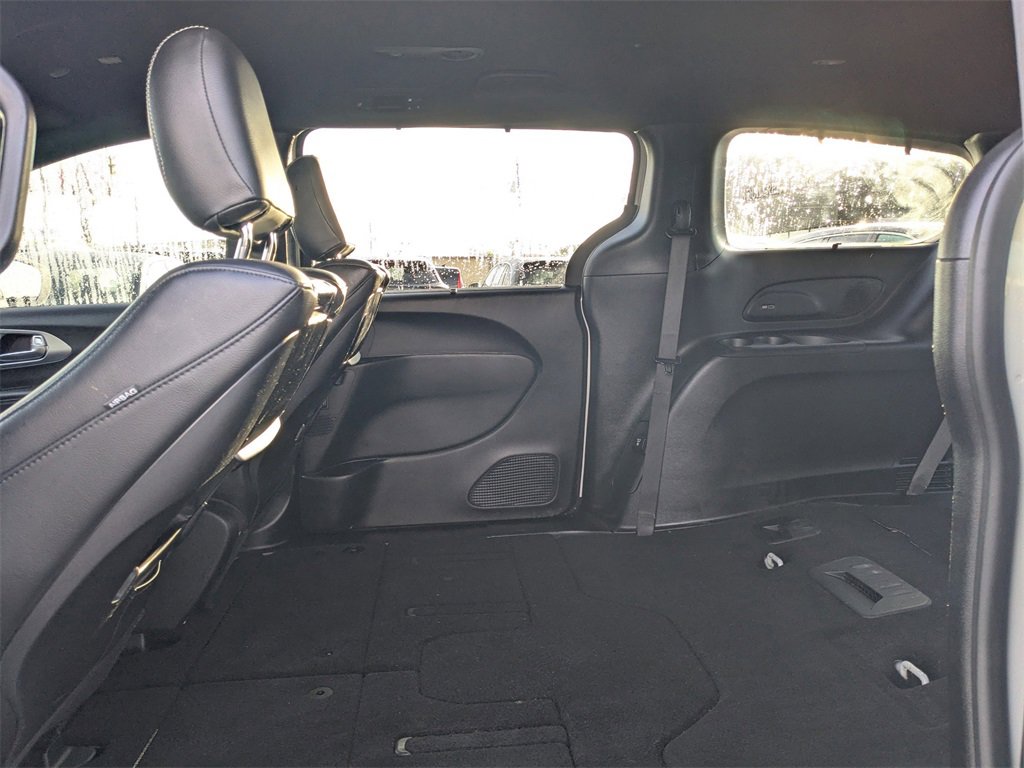 Used 2020 Chrysler Pacifica Touring-L Plus image 12