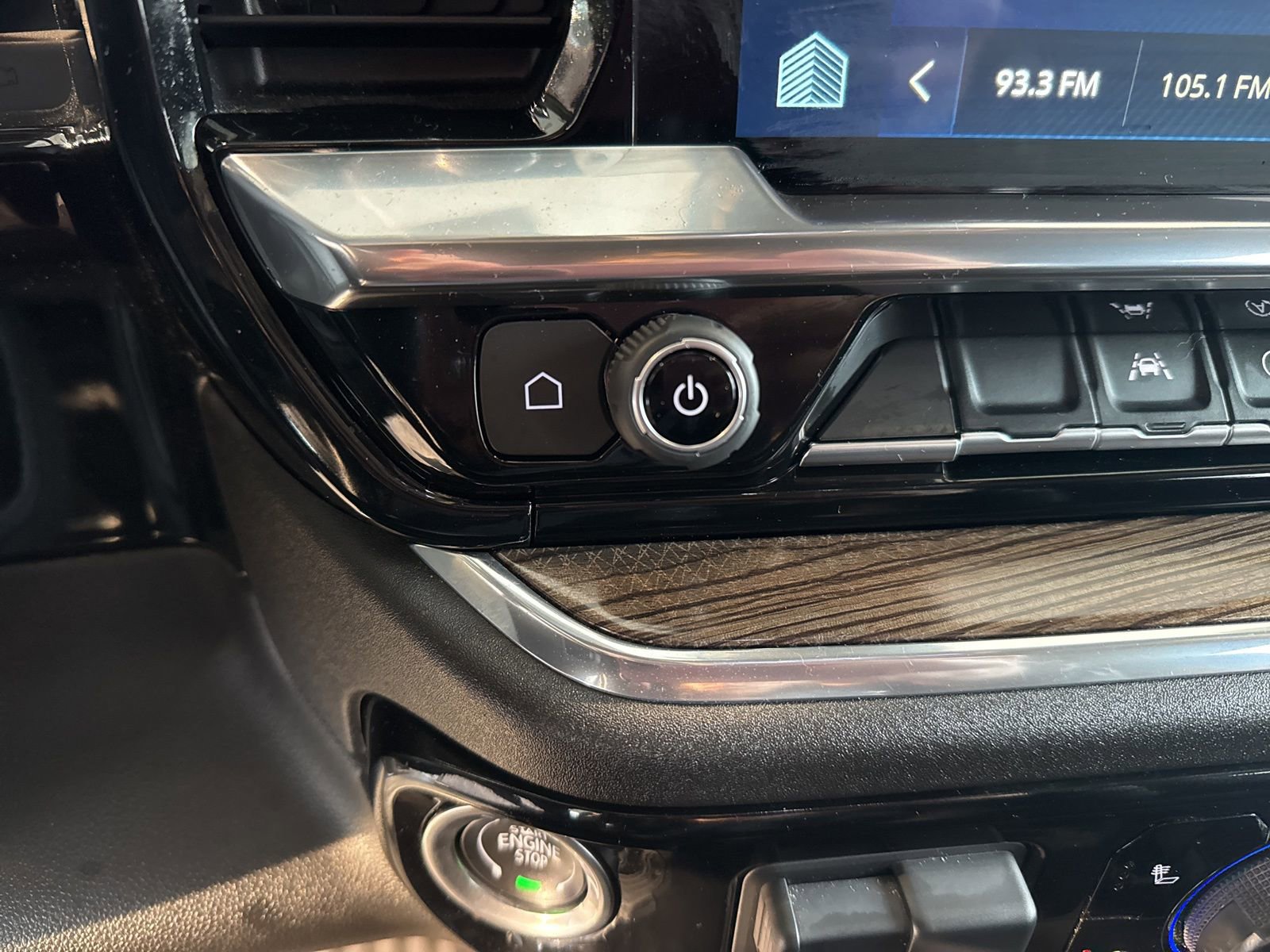 Used 2025 Chevrolet Silverado 1500 LT image 34