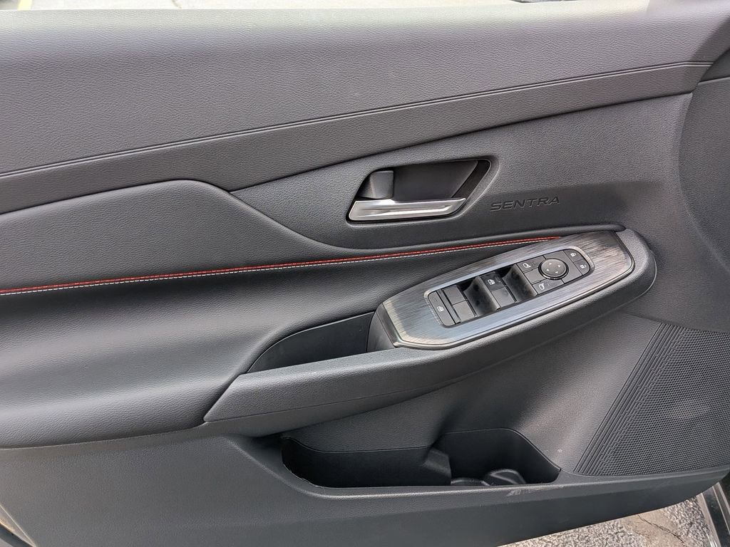 New 2026 Nissan Sentra SR FWD image 9