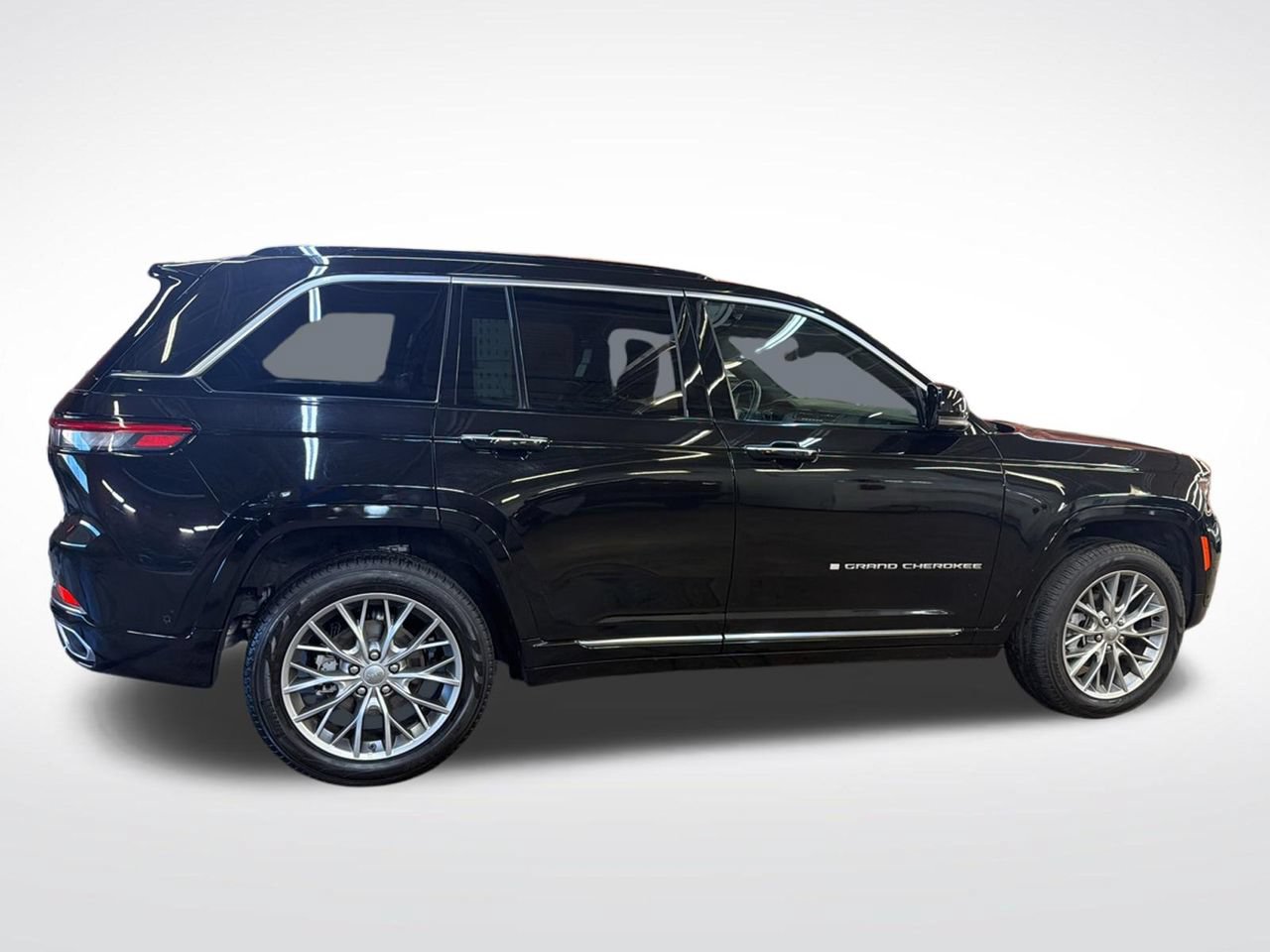 Used 2025 Jeep Grand Cherokee Summit AWD/4WD image 7