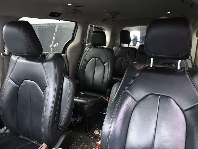 Used 2017 Chrysler Pacifica Touring-L w/ Tire & Wheel Group image 15