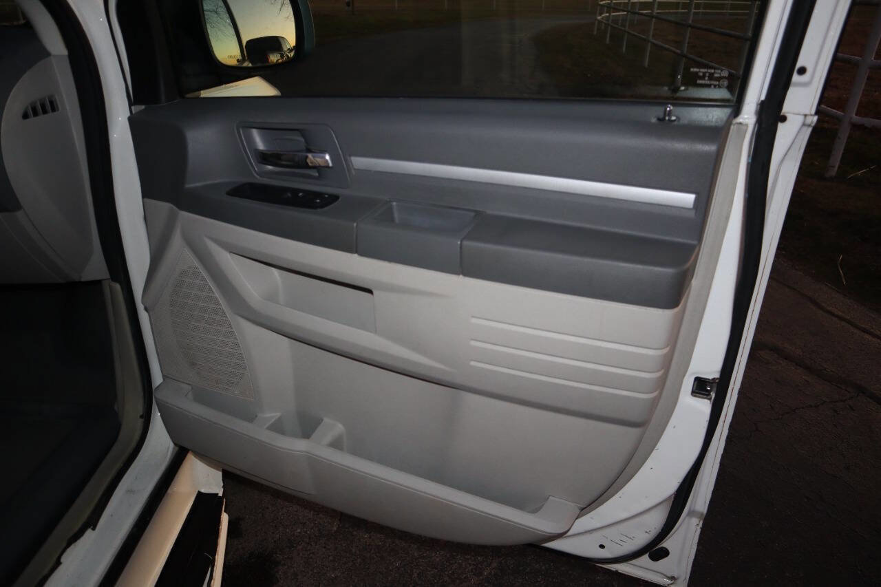Used 2010 Dodge Grand Caravan SE w/ Climate Group image 34