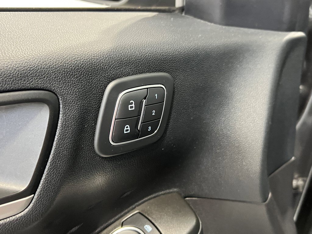 Used 2020 Ford Escape SEL image 27