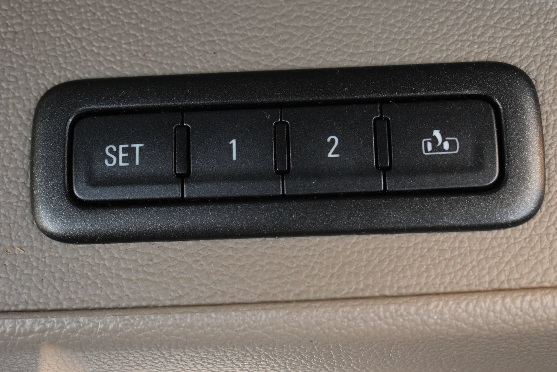 Used 2016 Chevrolet Tahoe LT w/ Luxury Package AWD/4WD image 13