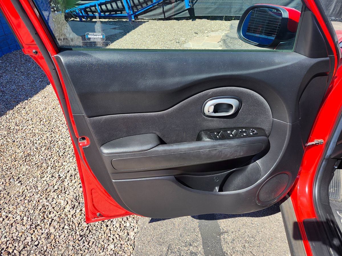Used 2016 Kia Soul + FWD image 14