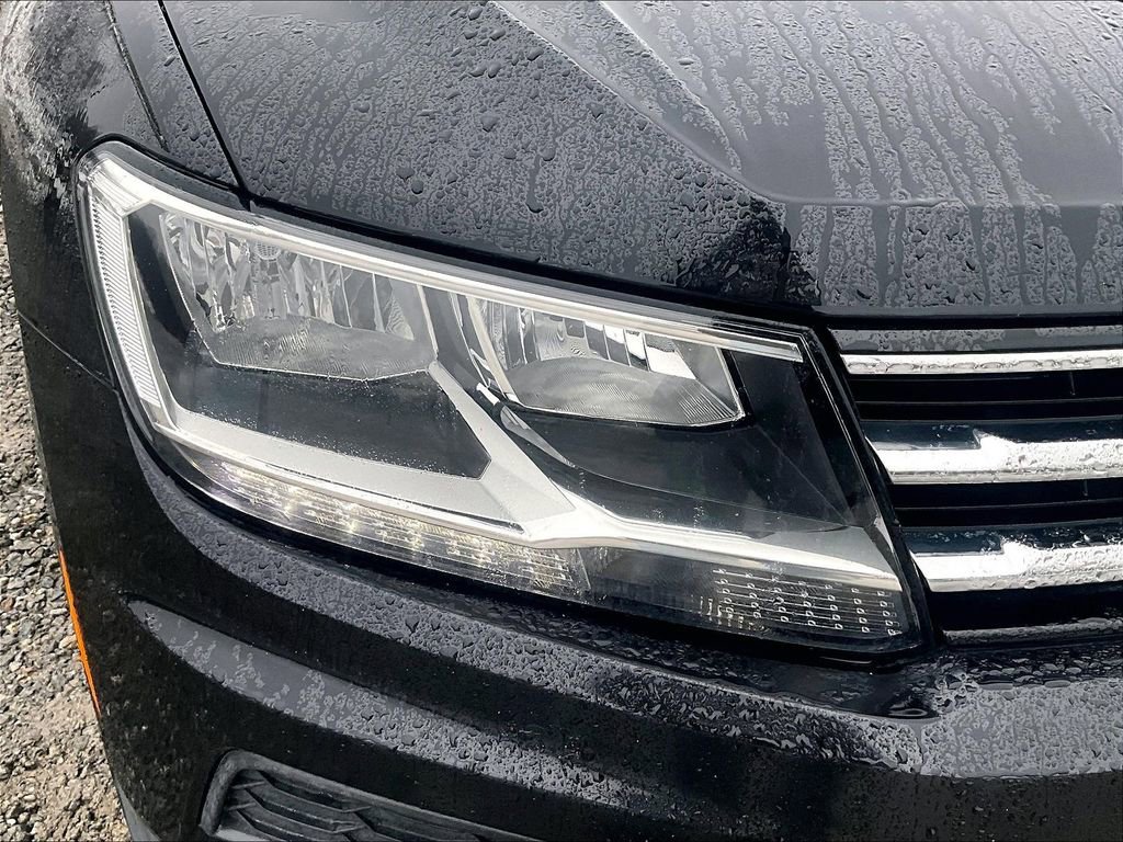 Used 2018 Volkswagen Tiguan S image 27