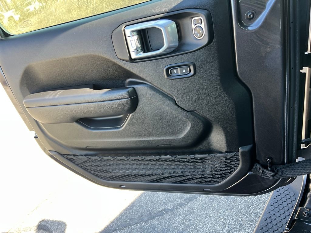 Used 2024 Jeep Wrangler Willys image 12