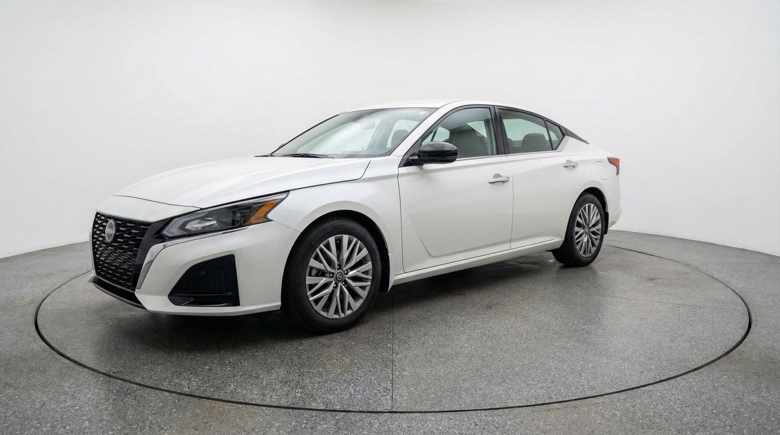 Used 2025 Nissan Altima 2.5 SV image 3