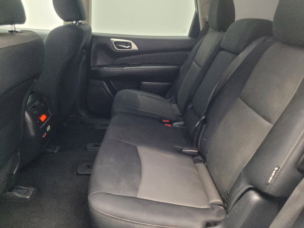 Used 2019 Nissan Pathfinder SV image 18
