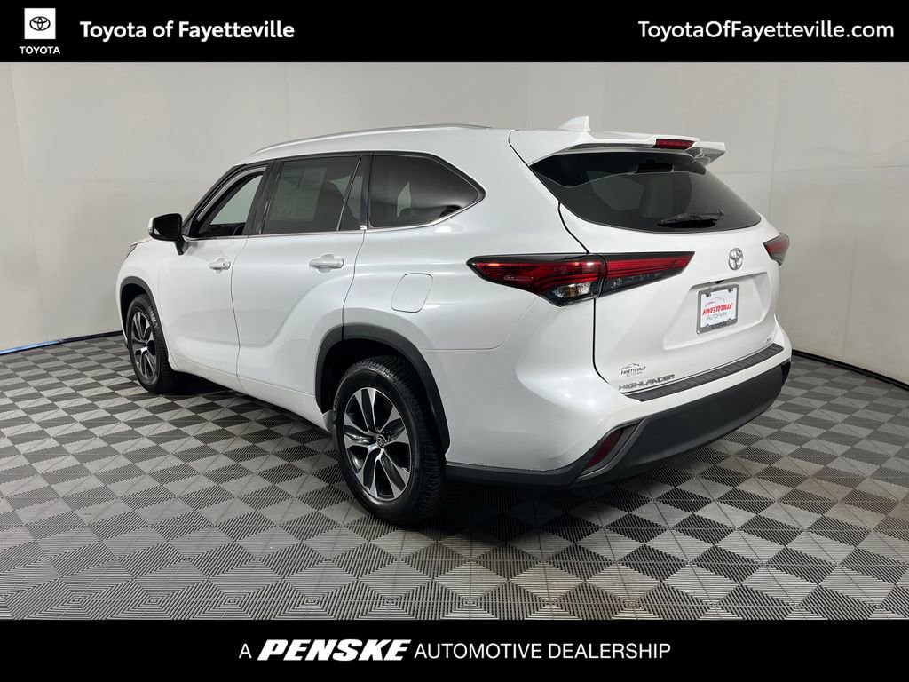 Used 2022 Toyota Highlander XLE FWD image 3