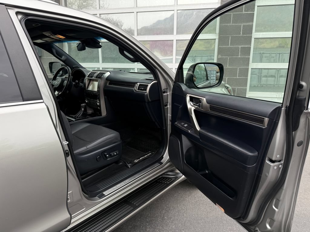 Used 2020 Lexus GX 460 Premium w/ Premium Package AWD/4WD image 19