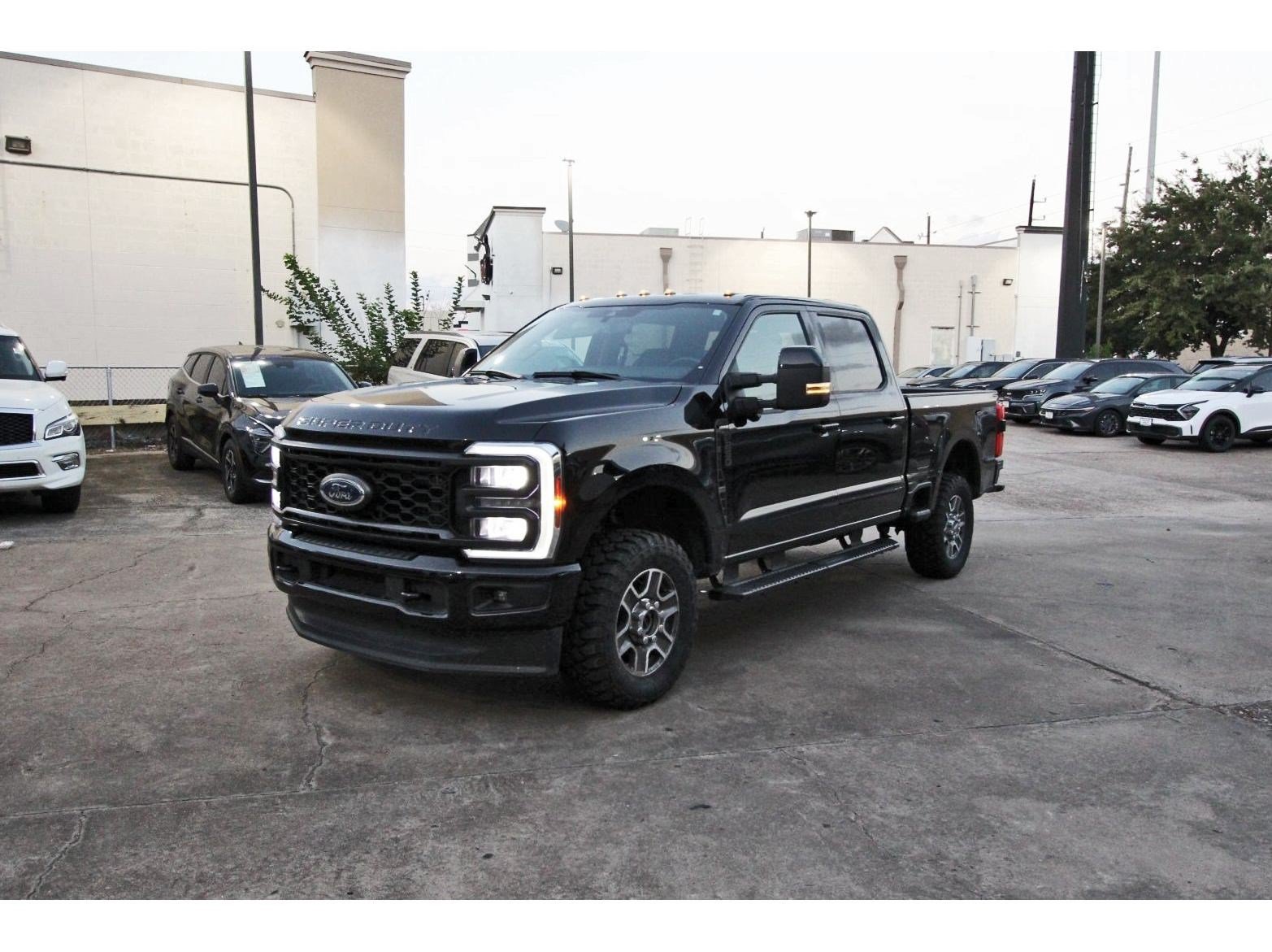 Used 2024 Ford F250 Lariat w/ Sport Appearance Package AWD/4WD image 3