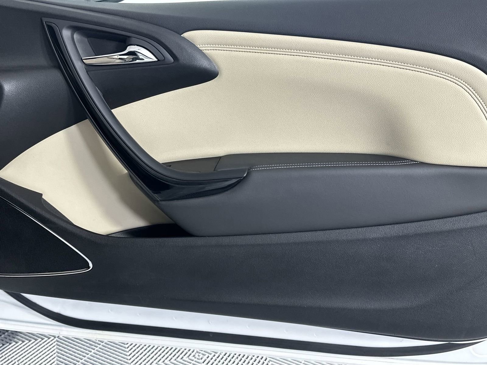 Used 2018 Buick Cascada Premium image 30