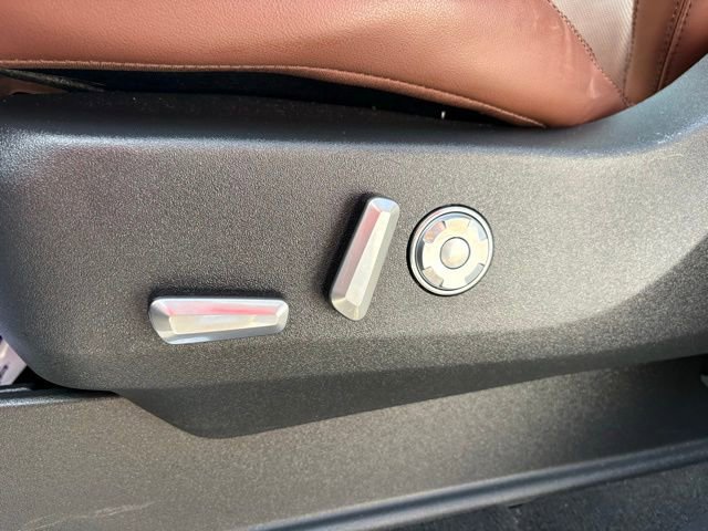 Used 2025 Lincoln Navigator Reserve image 29