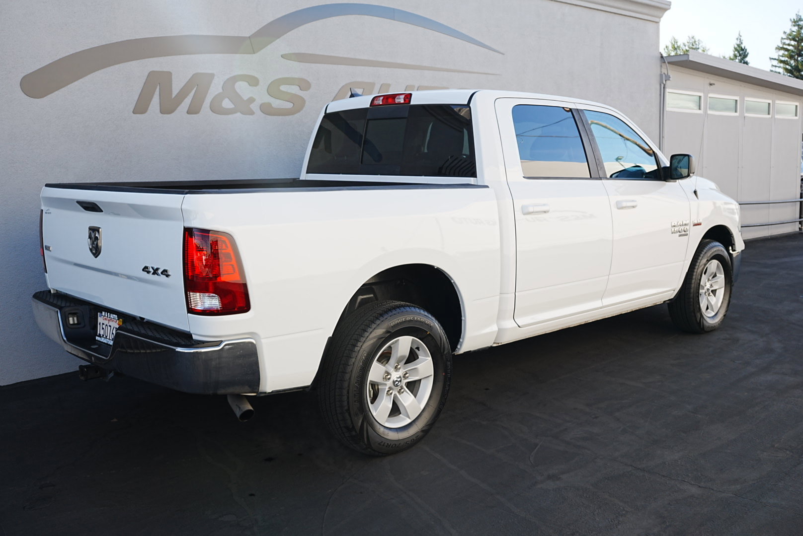 Used 2019 RAM 1500 Classic SLT w/ Luxury Group image 4