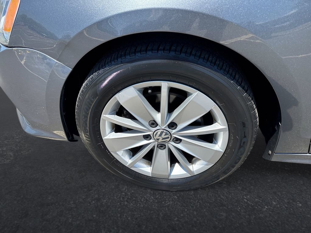Used 2015 Volkswagen Jetta SE FWD image 18