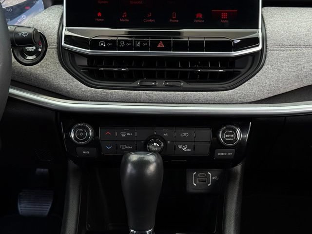 Used 2023 Jeep Compass Latitude w/ Sun and Sound Group AWD/4WD image 27