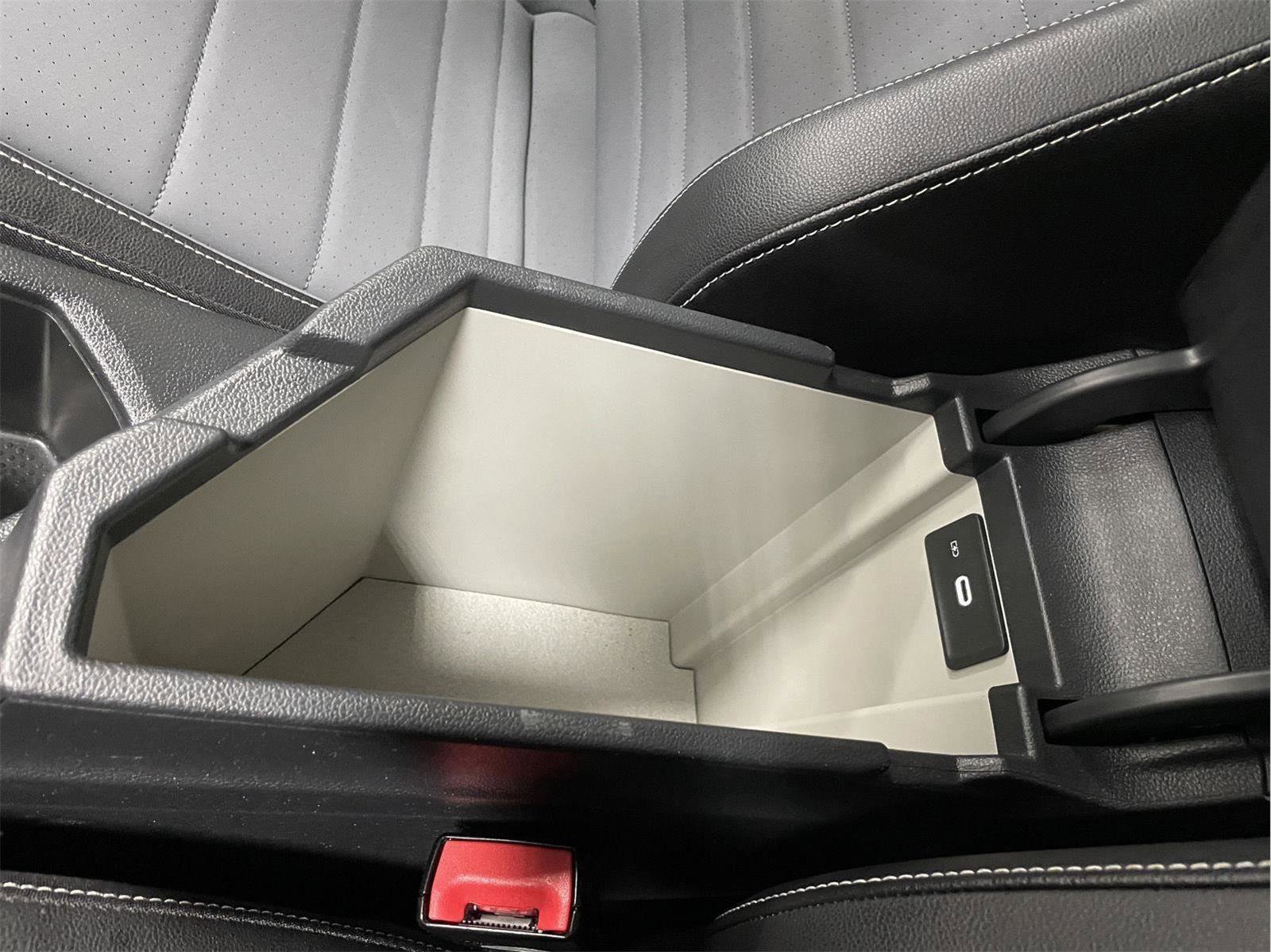 Used 2025 Volkswagen Jetta SE w/ Sunroof Package image 29