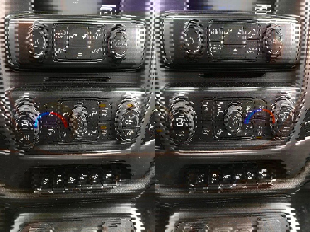 Used 2018 GMC Sierra 2500 SLT w/ Duramax Plus Package image 28