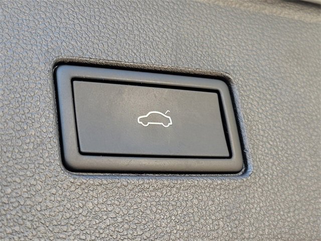 Used 2024 Volkswagen Atlas SE image 16